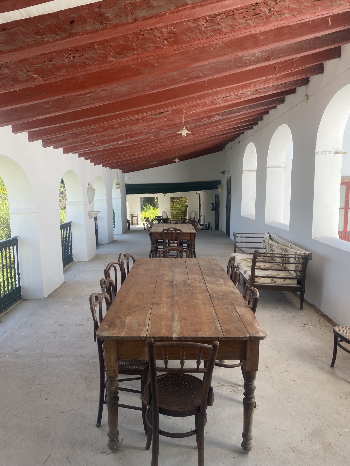 La galería de arcos del riu-rau, por dentro